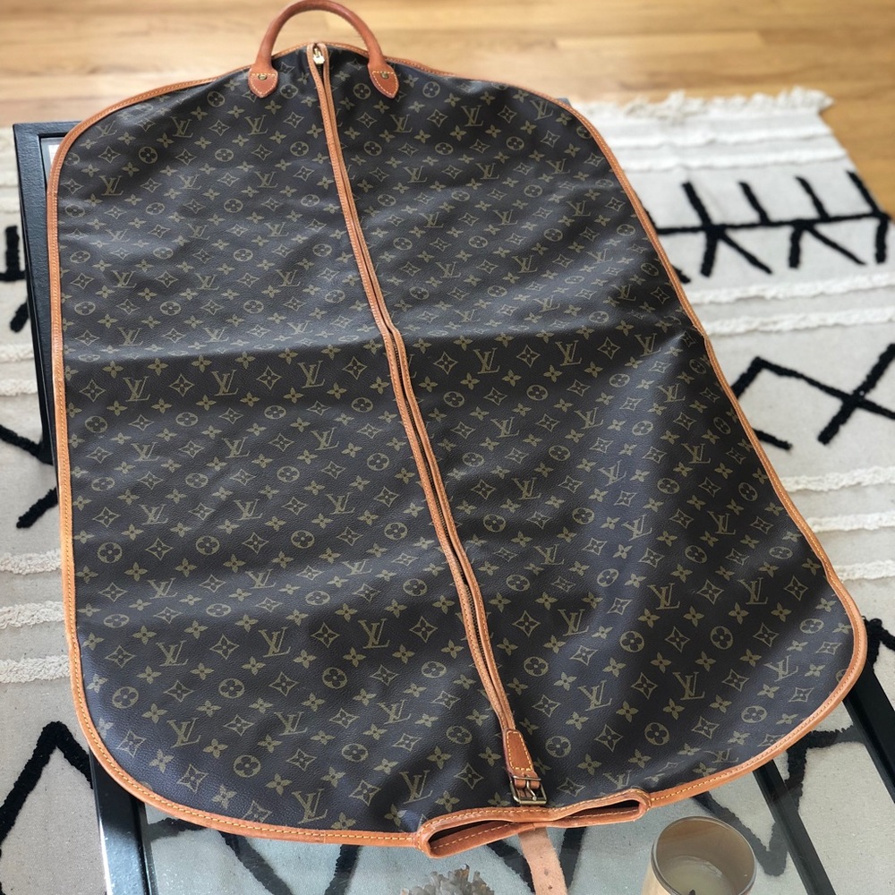 Loui Vuitton garment bag